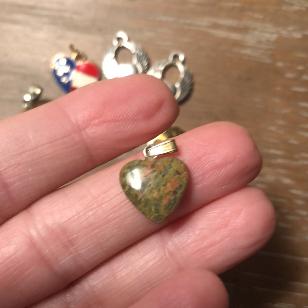 Lots of Heart Charms - Picture 2 of 7